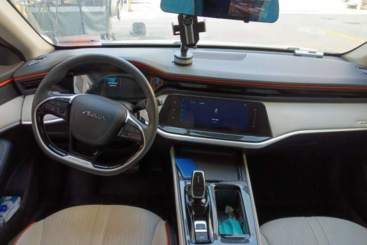 Used Dongfeng Aeolus Yixuan MAX 2021 1.5T Super-Powered Dad Edition Center Console