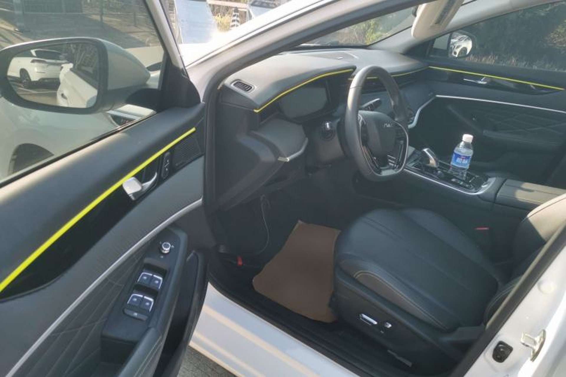 Used Dongfeng Aeolus Yixuan MAX 2021 Super-Efficient Dad Hybrid Edition Driver Seat