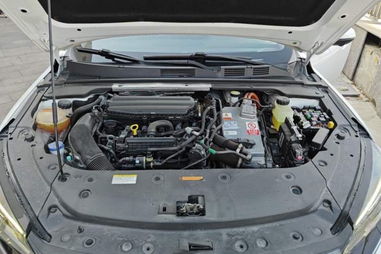 Used Dongfeng Aeolus Yixuan MAX 2021 Super-Efficient Dad Hybrid Edition Engine Bay