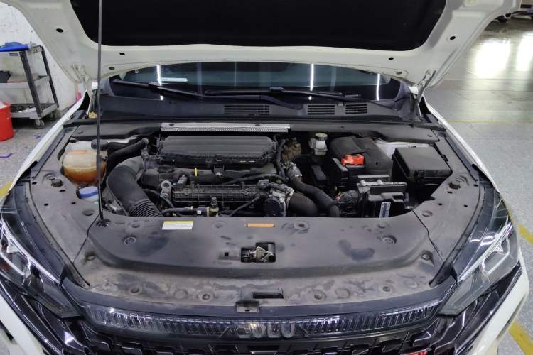Used Dongfeng Aeolus Yixuan MAX 2021 1.5T Super-Powered Dad Edition Engine Bay