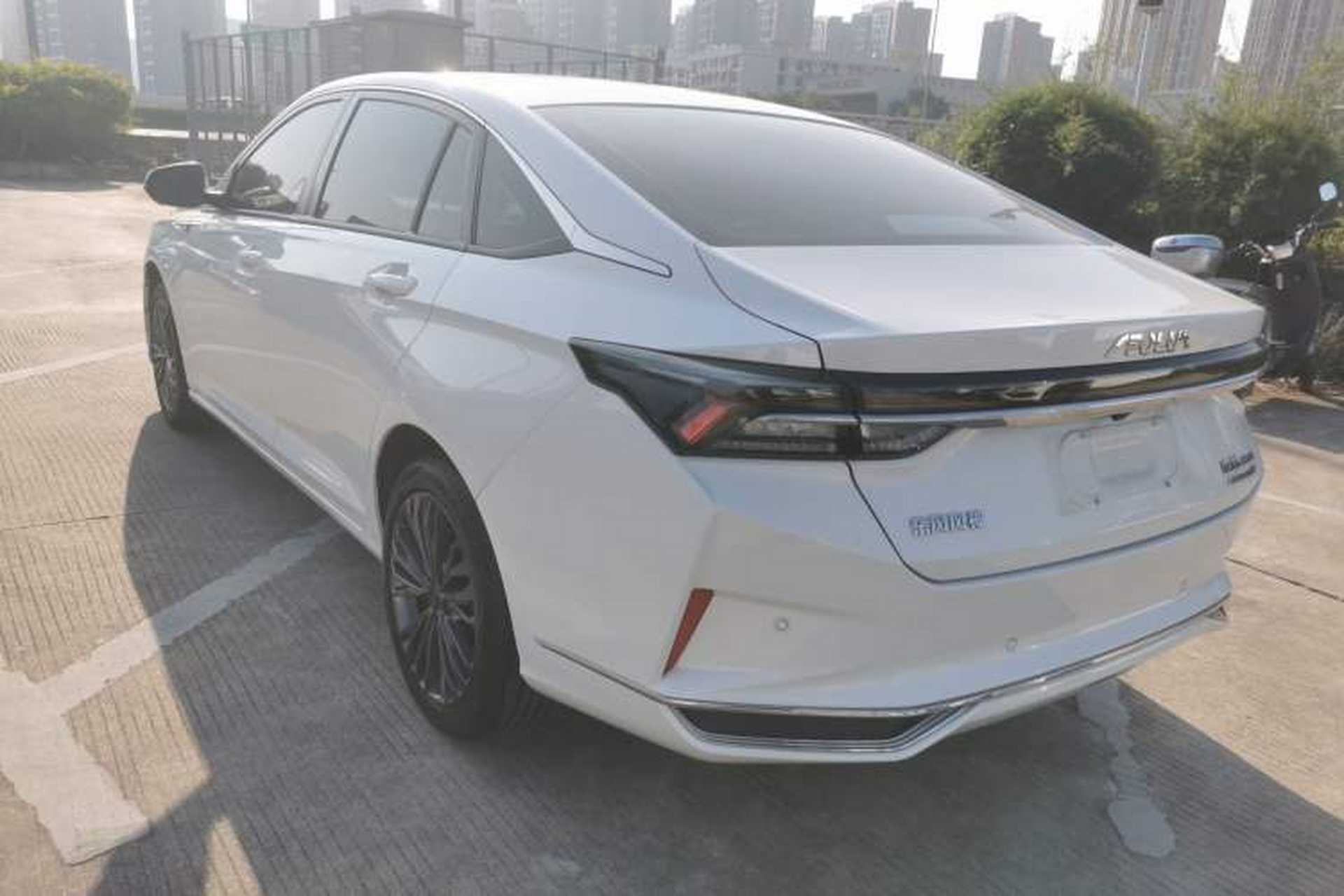 Used Dongfeng Aeolus Yixuan MAX 2021 Super-Efficient Dad Hybrid Edition Exterior 2