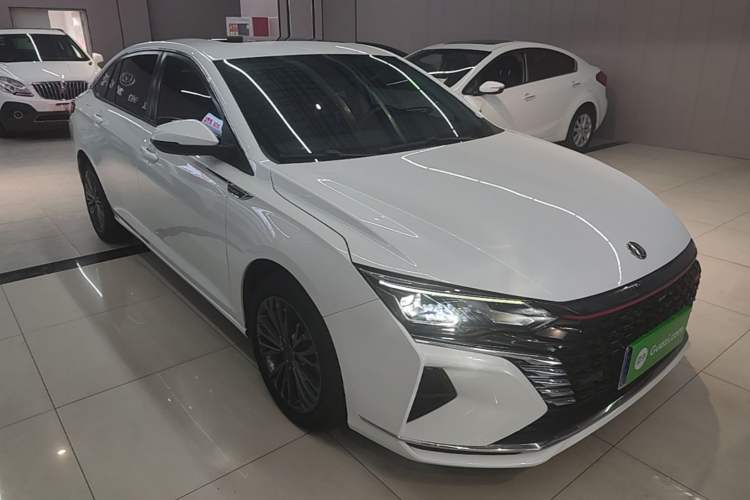 Used Dongfeng Aeolus Yixuan MAX 2021 1.5T Super-Powered Dad Edition Front Right 45 Deg
