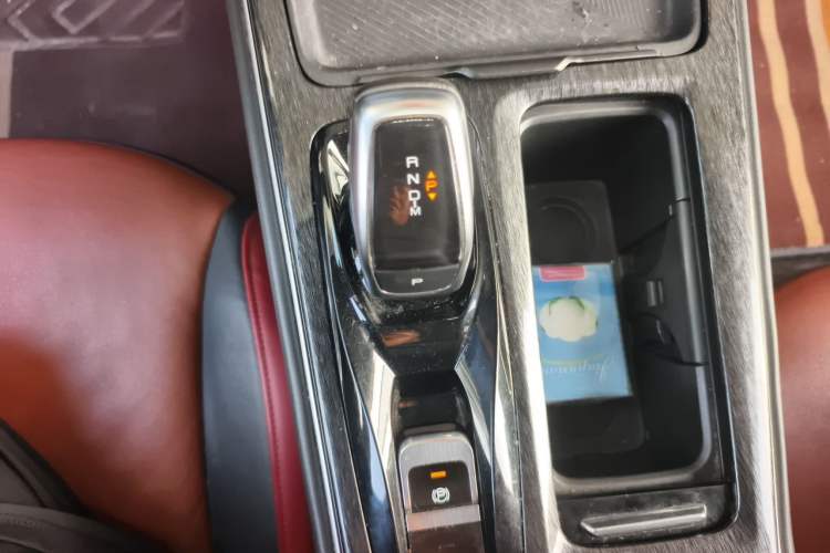 Used Dongfeng Aeolus Yixuan MAX 2021 1.5T Super-Powered Dad Edition Gear Lever