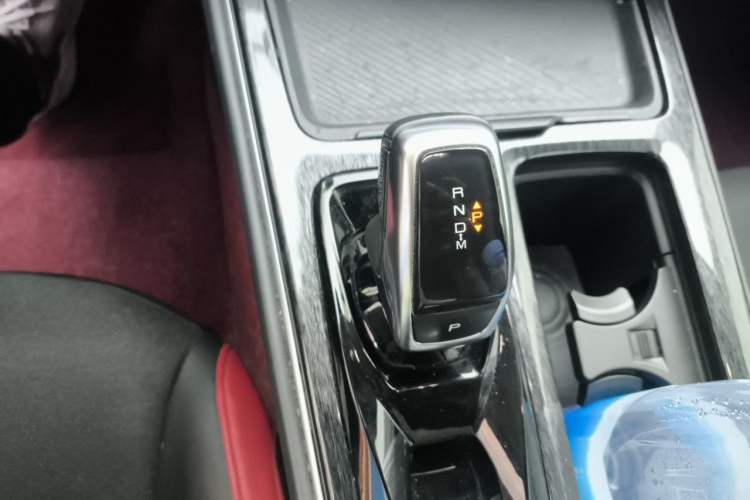 Used Dongfeng Aeolus Yixuan MAX 2021 1.5T Super-Powered Dad Edition Gear Lever