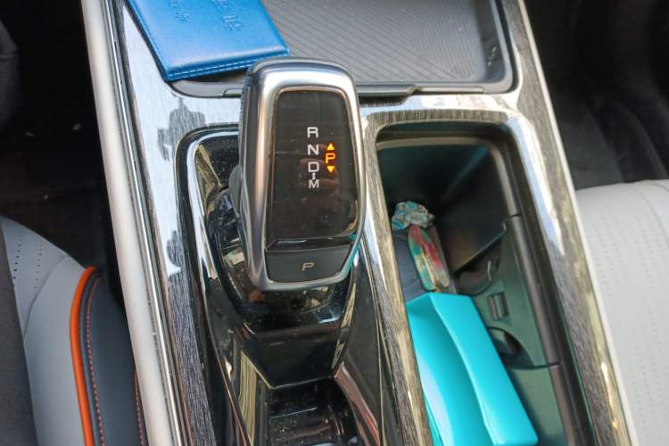 Used Dongfeng Aeolus Yixuan MAX 2021 1.5T Super-Powered Dad Edition Gear Lever
