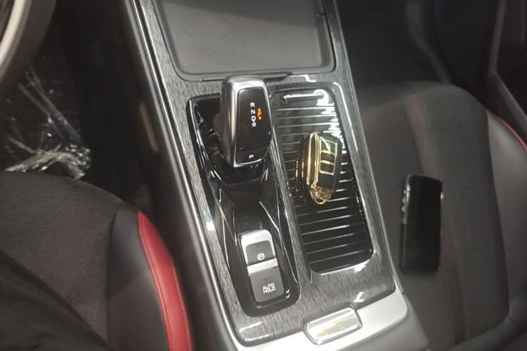 Used Dongfeng Aeolus Yixuan MAX 2021 1.5T Super-Powered Dad Edition Gear Lever