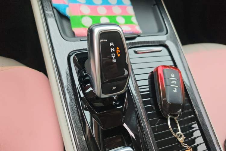 Used Dongfeng Aeolus Yixuan MAX 2021 1.5T Super Cool Trendy Dad Edition Gear Lever