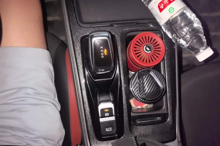 Used Dongfeng Aeolus Yixuan MAX 2021 1.5T Super-Powered Dad Edition Gear Lever