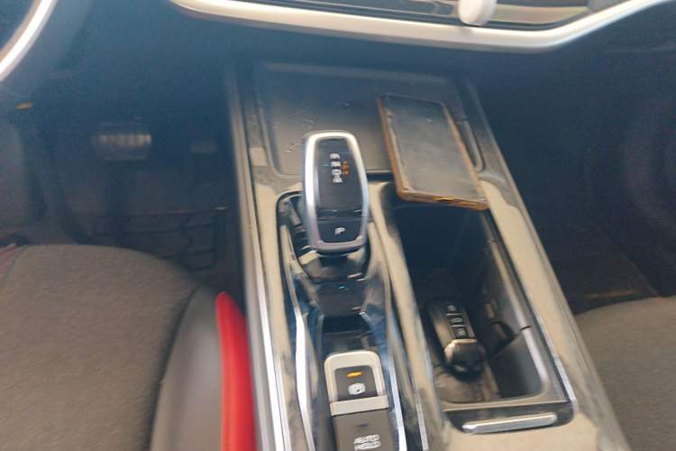 Used Dongfeng Aeolus Yixuan MAX 2021 1.5T Super-Powered Dad Edition Gear Lever