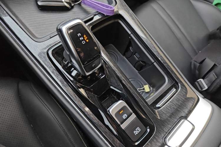 Used Dongfeng Aeolus Yixuan MAX 2021 Super-Efficient Dad Hybrid Edition Gear Lever