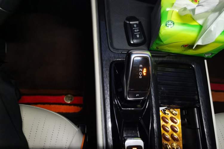 Used Dongfeng Aeolus Yixuan MAX 2021 1.5T Super Cool Trendy Dad Edition Gear Lever