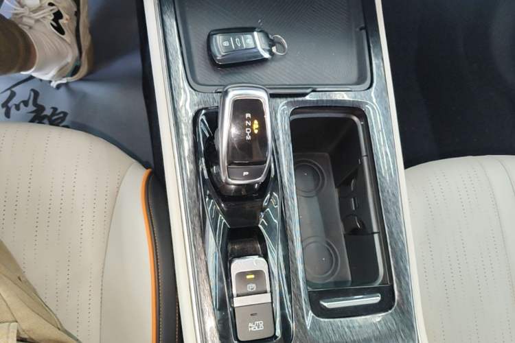 Used Dongfeng Aeolus Yixuan MAX 2021 1.5T Super Cool Trendy Dad Edition Gear Lever