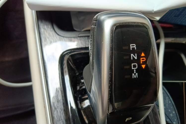 Used Dongfeng Aeolus Yixuan MAX 2021 1.5T Super Cool Trendy Dad Edition Gear Lever