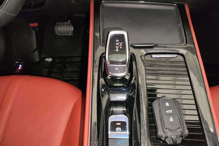 Used Dongfeng Aeolus Yixuan MAX 2021 1.5T Ultra-Stylish Trendsetter Edition Gear Lever