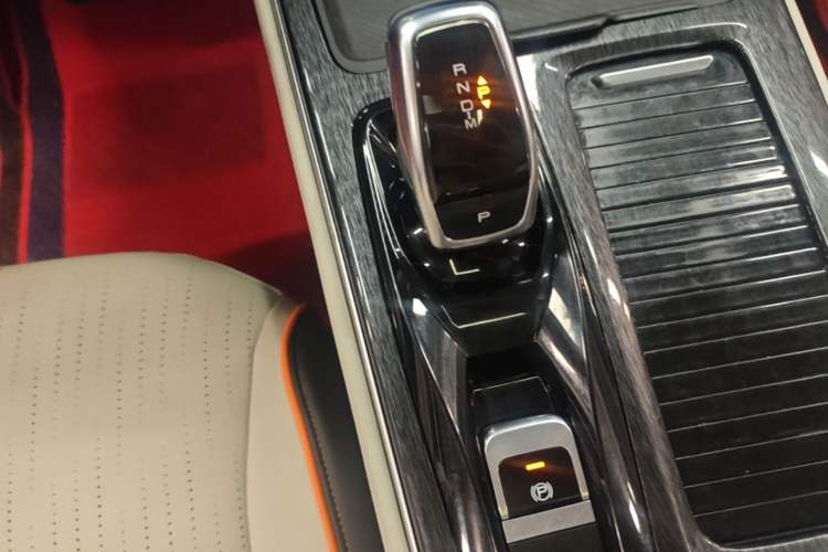 Used Dongfeng Aeolus Yixuan MAX 2021 1.5T Super Cool Trendy Dad Edition Gear Lever