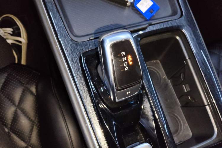Used Dongfeng Aeolus Yixuan MAX 2021 1.5T Super-Powered Dad Edition Gear Lever