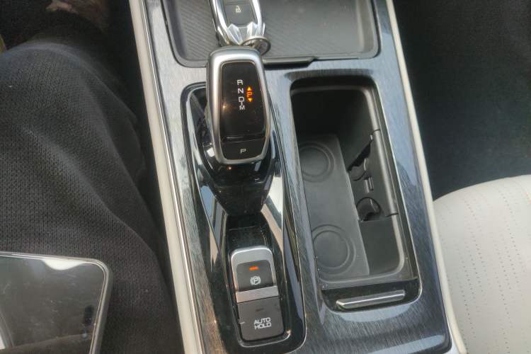 Used Dongfeng Aeolus Yixuan MAX 2021 1.5T Super Cool Trendy Dad Edition Gear Lever