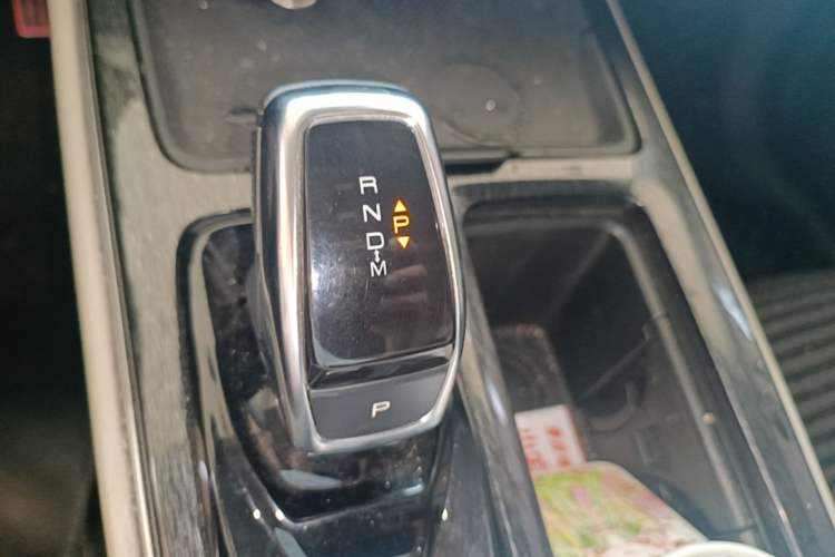 Used Dongfeng Aeolus Yixuan MAX 2021 1.5T Super Cool Trendy Dad Edition Gear Lever