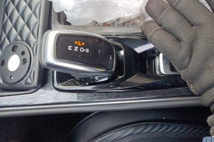 Used Dongfeng Aeolus Yixuan MAX 2021 1.5T Super-Powered Dad Edition Gear Lever