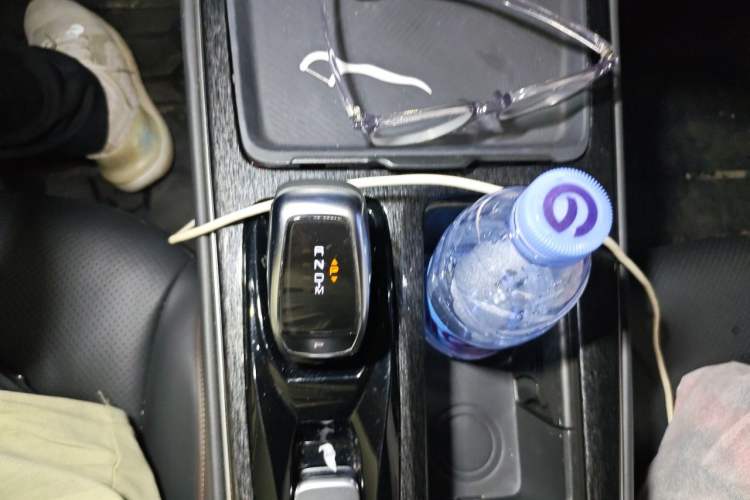 Used Dongfeng Aeolus Yixuan MAX 2021 1.5T Super Cool Dad Edition Gear Lever