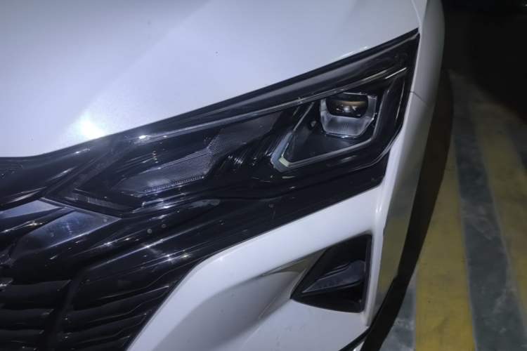 Used Dongfeng Aeolus Yixuan MAX 2021 1.5T Super Cool Trendy Dad Edition Left Front Headlight