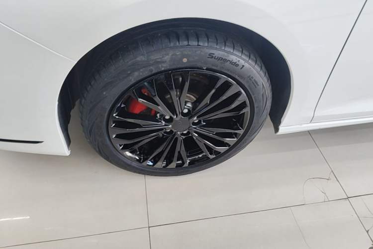 Used Dongfeng Aeolus Yixuan MAX 2021 1.5T Super Cool Trendy Dad Edition Left Front Wheel Hub