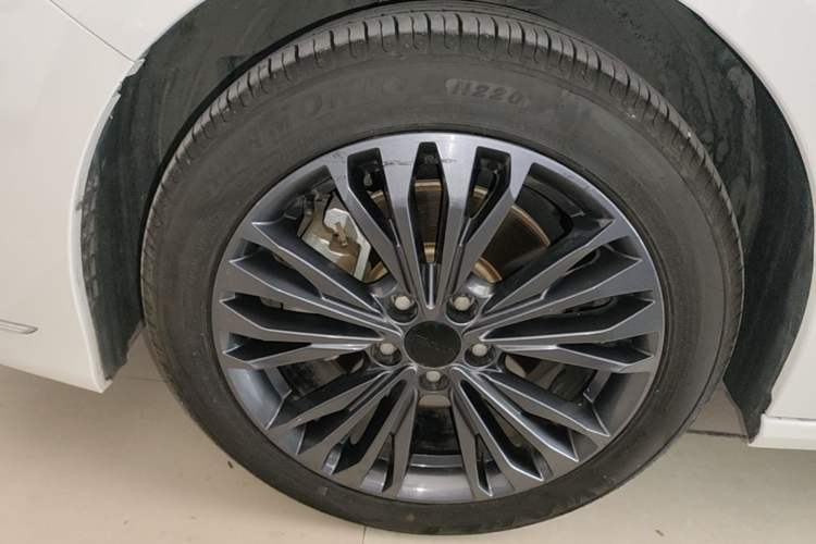 Used Dongfeng Aeolus Yixuan MAX 2021 1.5T Ultra-Stylish Trendsetter Edition Left Front Wheel Hub