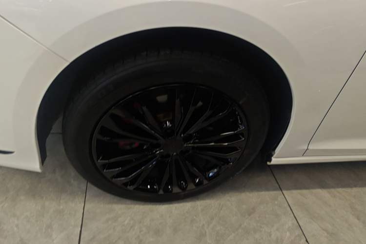 Used Dongfeng Aeolus Yixuan MAX 2021 1.5T Super Cool Trendy Dad Edition Left Front Wheel Hub