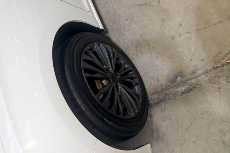 Used Dongfeng Aeolus Yixuan MAX 2021 1.5T Ultra-Stylish Trendsetter Edition Left Front Wheel Hub