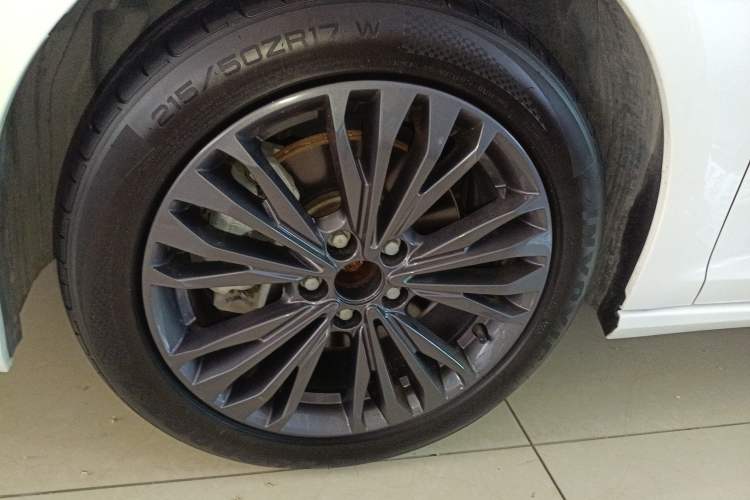 Used Dongfeng Aeolus Yixuan MAX 2021 1.5T Super-Powered Dad Edition Left Front Wheel Hub