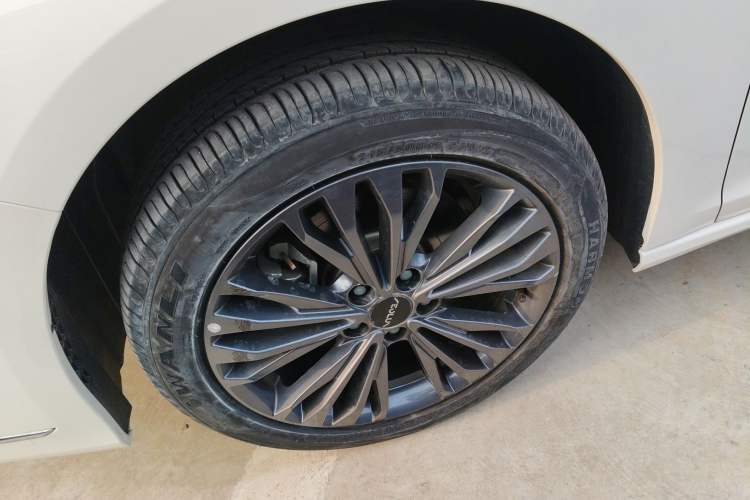 Used Dongfeng Aeolus Yixuan MAX 2021 1.5T Ultra-Stylish Trendsetter Edition Left Front Wheel Hub