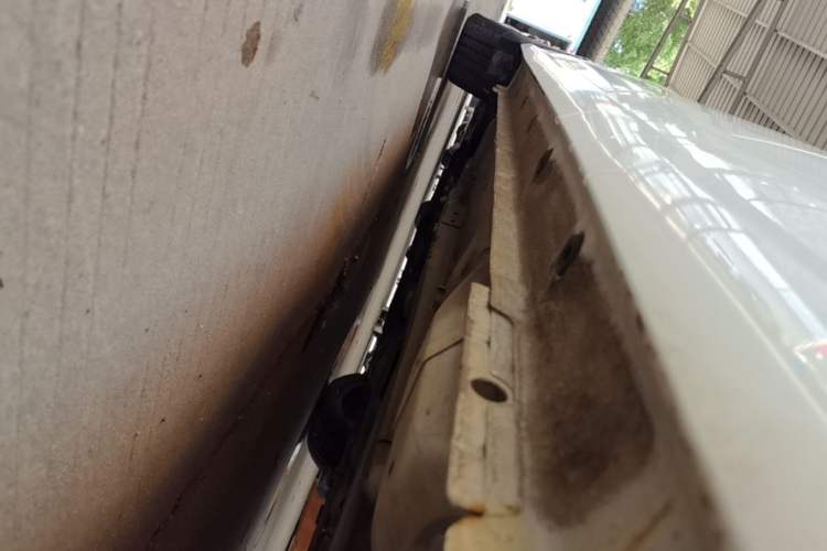 Used Dongfeng Aeolus Yixuan MAX 2021 1.5T Ultra-Stylish Trendsetter Edition Left Side Sill