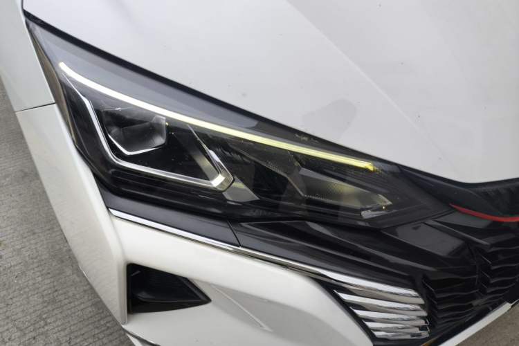 Used Dongfeng Aeolus Yixuan MAX 2021 1.5T Super-Powered Dad Edition Right Front Headlight