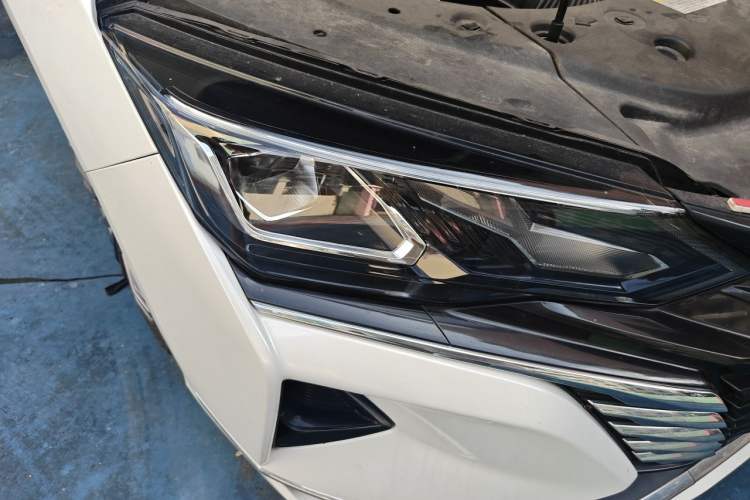 Used Dongfeng Aeolus Yixuan MAX 2021 1.5T Starry Edition Right Front Headlight