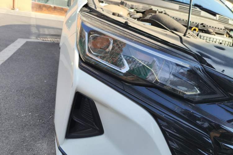 Used Dongfeng Aeolus Yixuan MAX 2021 1.5T Super Cool Trendy Dad Edition Right Front Headlight