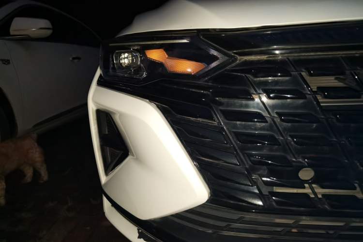 Used Dongfeng Aeolus Yixuan MAX 2021 1.5T Super Cool Trendy Dad Edition Right Front Headlight