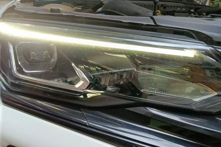 Used Dongfeng Aeolus Yixuan MAX 2021 1.5T Super Cool Trendy Dad Edition Right Front Headlight
