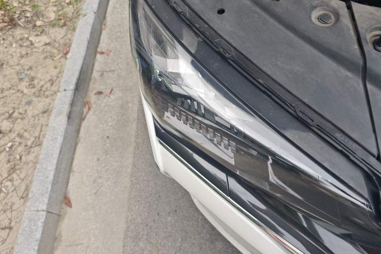 Used Dongfeng Aeolus Yixuan MAX 2021 1.5T Ultra-Stylish Trendsetter Edition Right Front Headlight