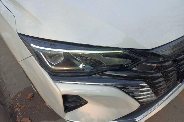 Used Dongfeng Aeolus Yixuan MAX 2021 1.5T Super-Powered Dad Edition Right Front Headlight