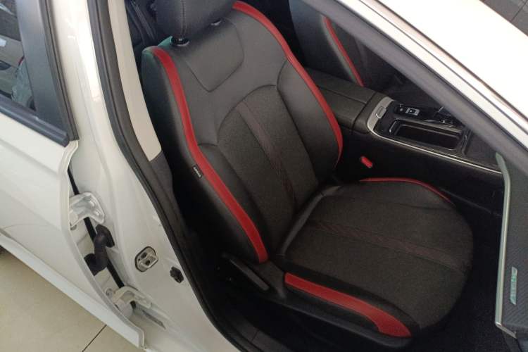Used Dongfeng Aeolus Yixuan MAX 2021 1.5T Super-Powered Dad Edition Right Front Seat