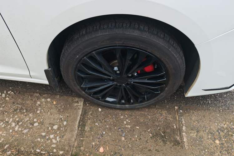 Used Dongfeng Aeolus Yixuan MAX 2021 1.5T Super Cool Trendy Dad Edition Right Front Wheel Hub