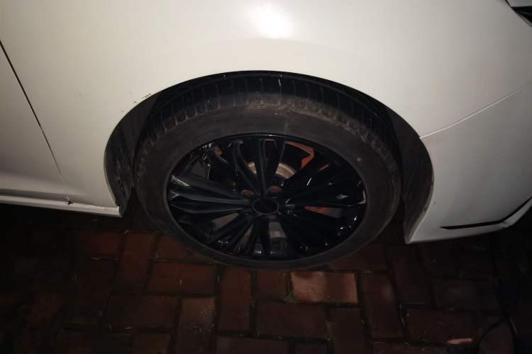 Used Dongfeng Aeolus Yixuan MAX 2021 1.5T Super Cool Trendy Dad Edition Right Front Wheel Hub