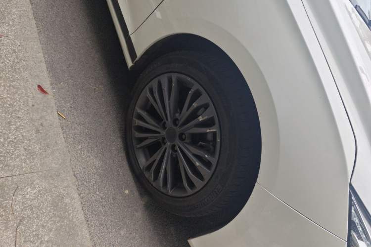 Used Dongfeng Aeolus Yixuan MAX 2021 1.5T Ultra-Stylish Trendsetter Edition Right Front Wheel Hub