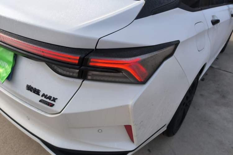 Used Dongfeng Aeolus Yixuan MAX 2021 1.5T Super Cool Trendy Dad Edition Right Rear Taillight