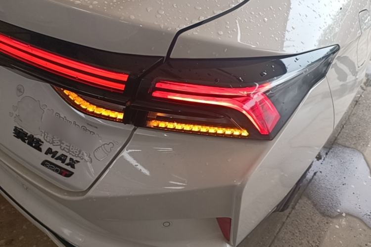 Used Dongfeng Aeolus Yixuan MAX 2021 1.5T Super Cool Trendy Dad Edition Right Rear Taillight