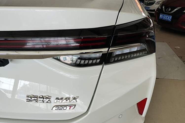 Used Dongfeng Aeolus Yixuan MAX 2021 1.5T Ultra-Stylish Trendsetter Edition Right Rear Taillight