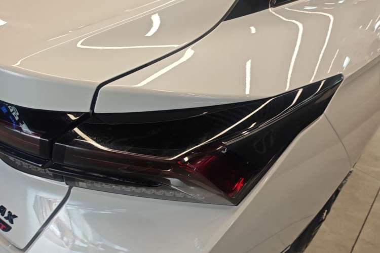Used Dongfeng Aeolus Yixuan MAX 2021 1.5T Super Cool Trendy Dad Edition Right Rear Taillight