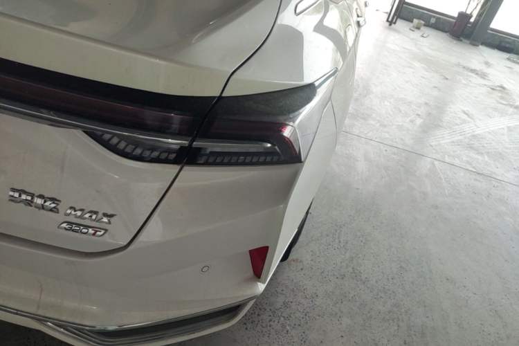 Used Dongfeng Aeolus Yixuan MAX 2021 1.5T Ultra-Stylish Trendsetter Edition Right Rear Taillight