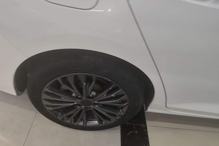 Used Dongfeng Aeolus Yixuan MAX 2021 1.5T Super-Powered Dad Edition Right Rear Wheel Hub