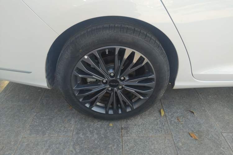 Used Dongfeng Aeolus Yixuan MAX 2021 1.5T Super Cool Dad Edition Right Rear Wheel Hub
